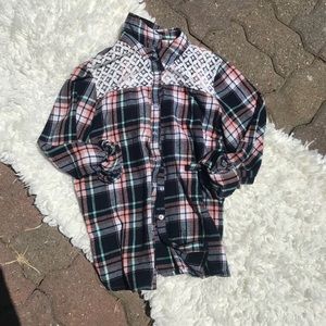 Buttoned long sleeved Plaided lace blouse